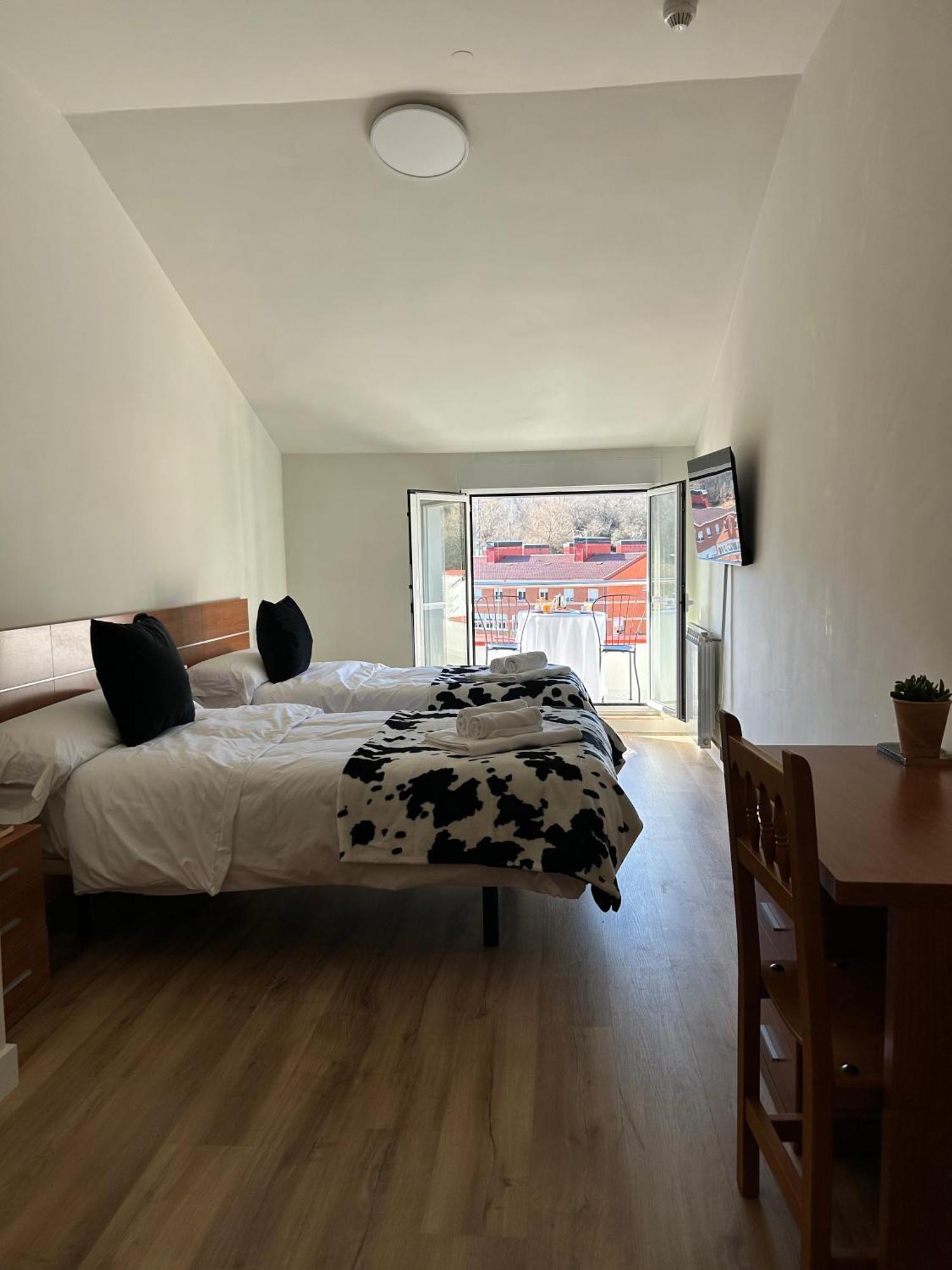 Bicis & Vacas Hotel La Pola de Gordon Kültér fotó